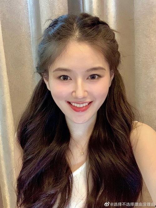 吃瓜逛街的网红叫什么,她是谁？如何走红网络？  第3张